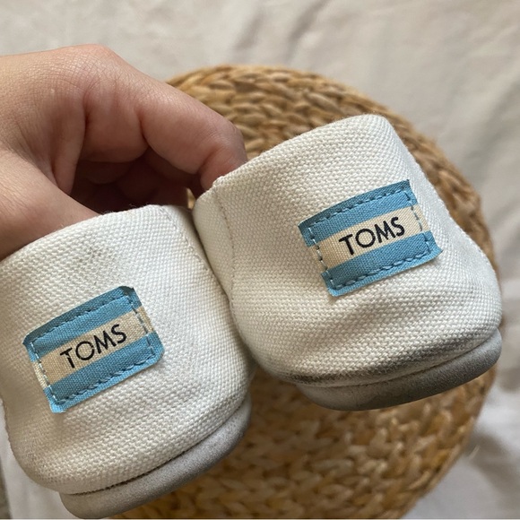 white TOMS - Picture 4 of 4